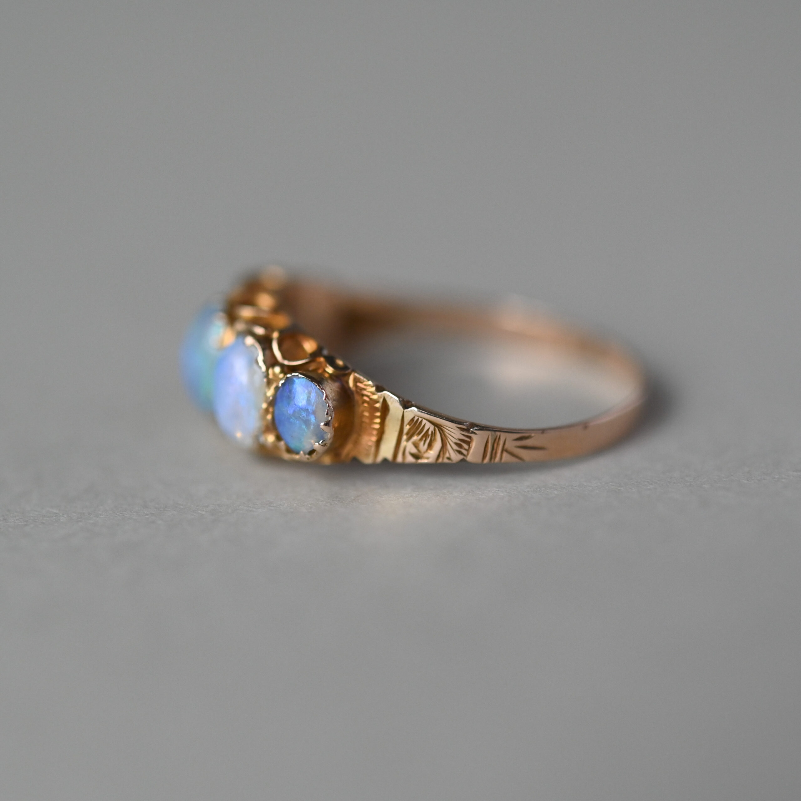 Antique Victorian 9ct gold opaline five stone ring - Image 2
