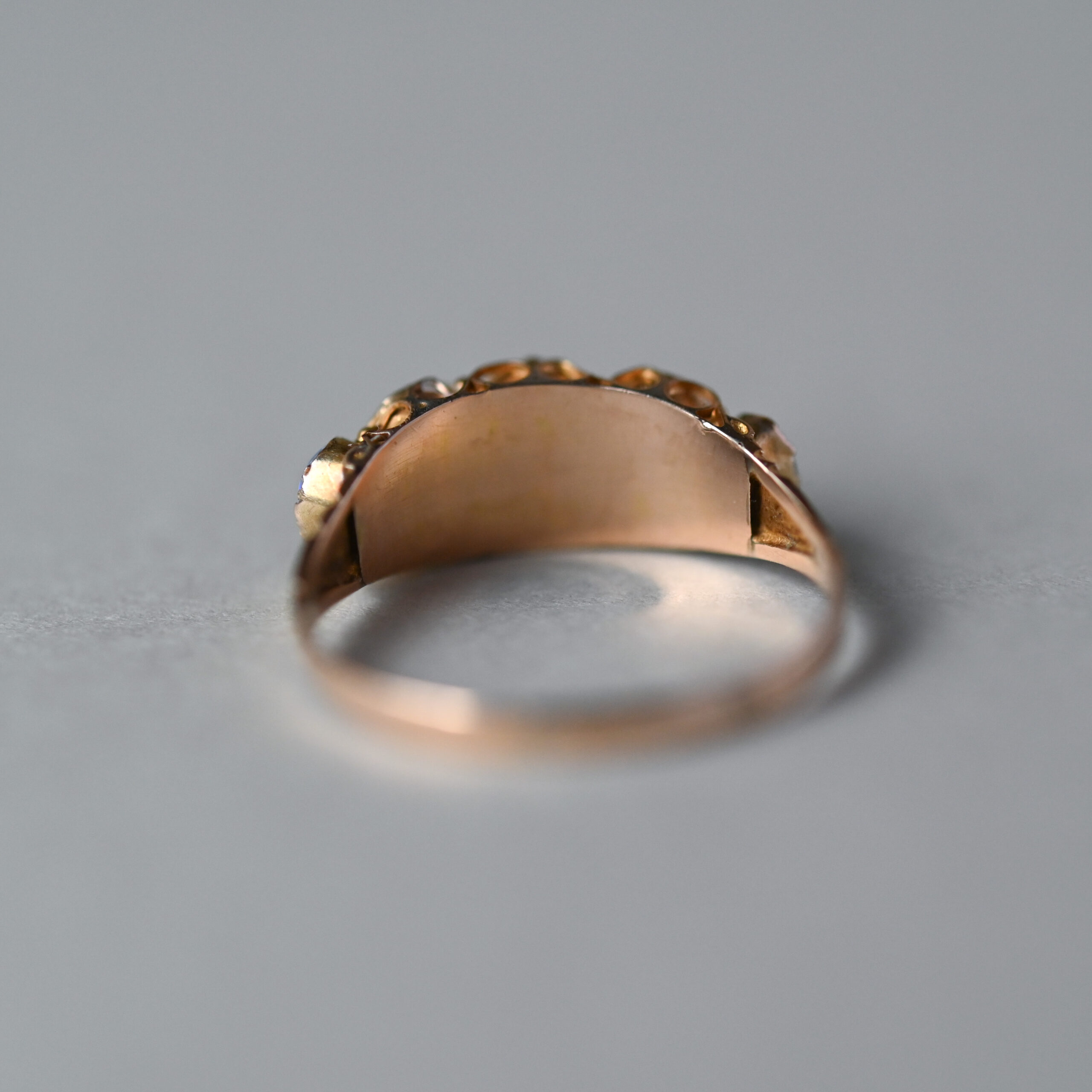 Antique Victorian 9ct gold opaline five stone ring - Image 4