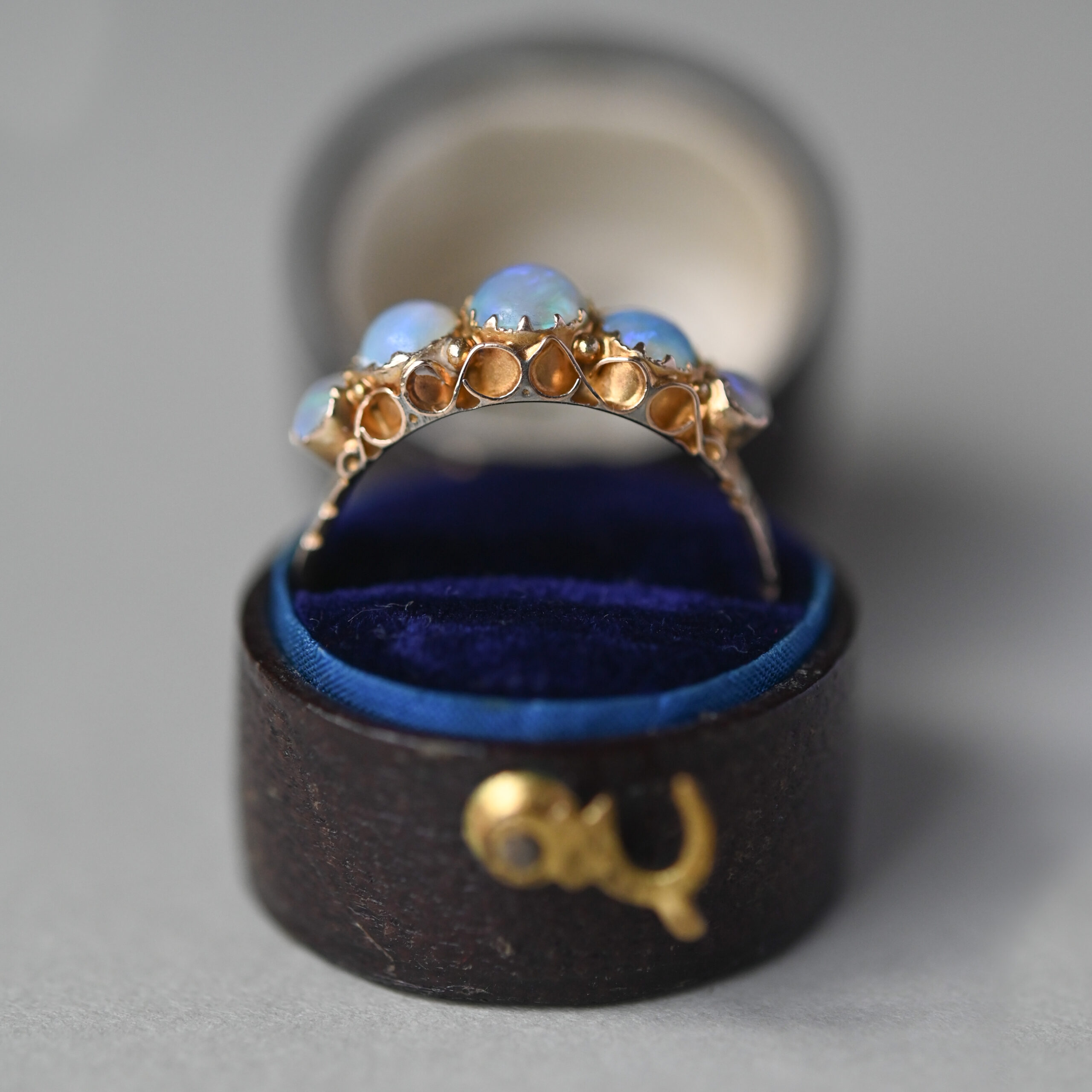 Antique Victorian 9ct gold opaline five stone ring - Image 5
