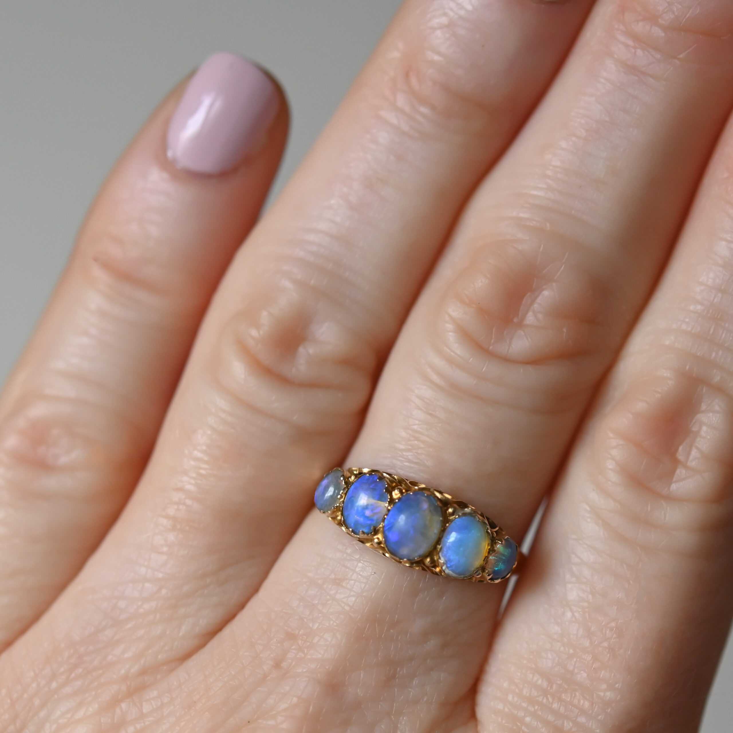 Antique Victorian 9ct gold opaline five stone ring - Image 6