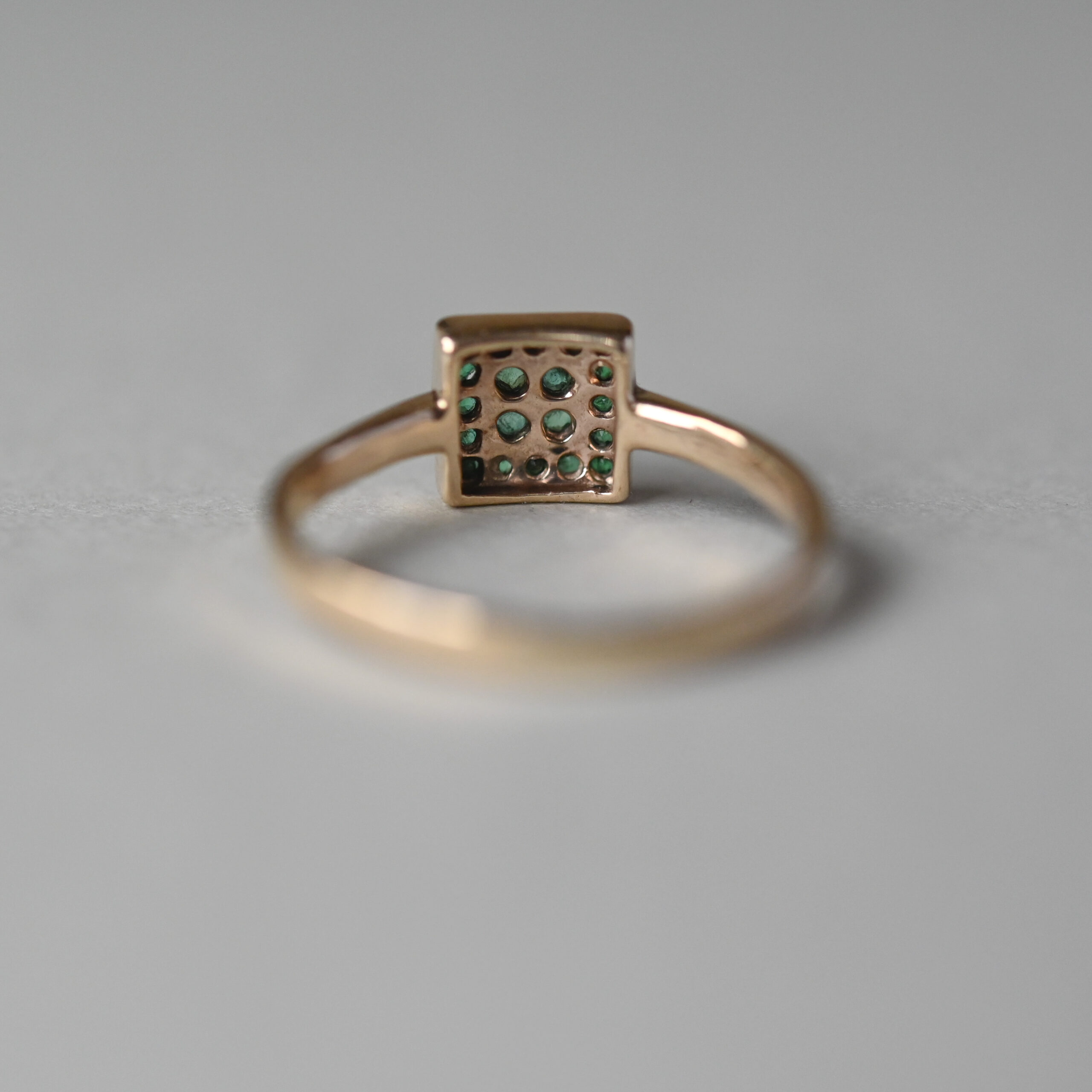 Contemporary 9ct gold emerald square cluster ring - Image 4