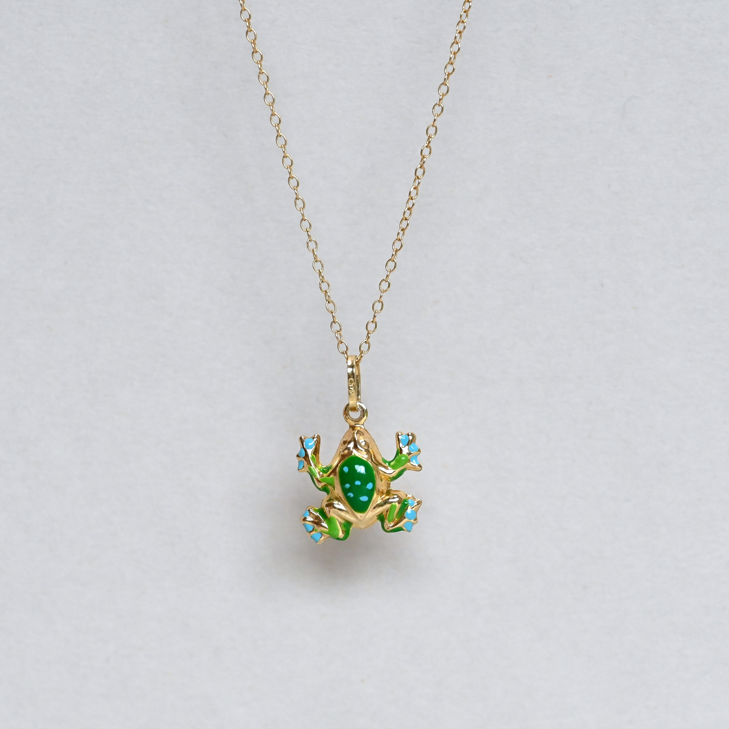 Contemporary cutie 9ct gold enamel puffy frog charm - Image 2