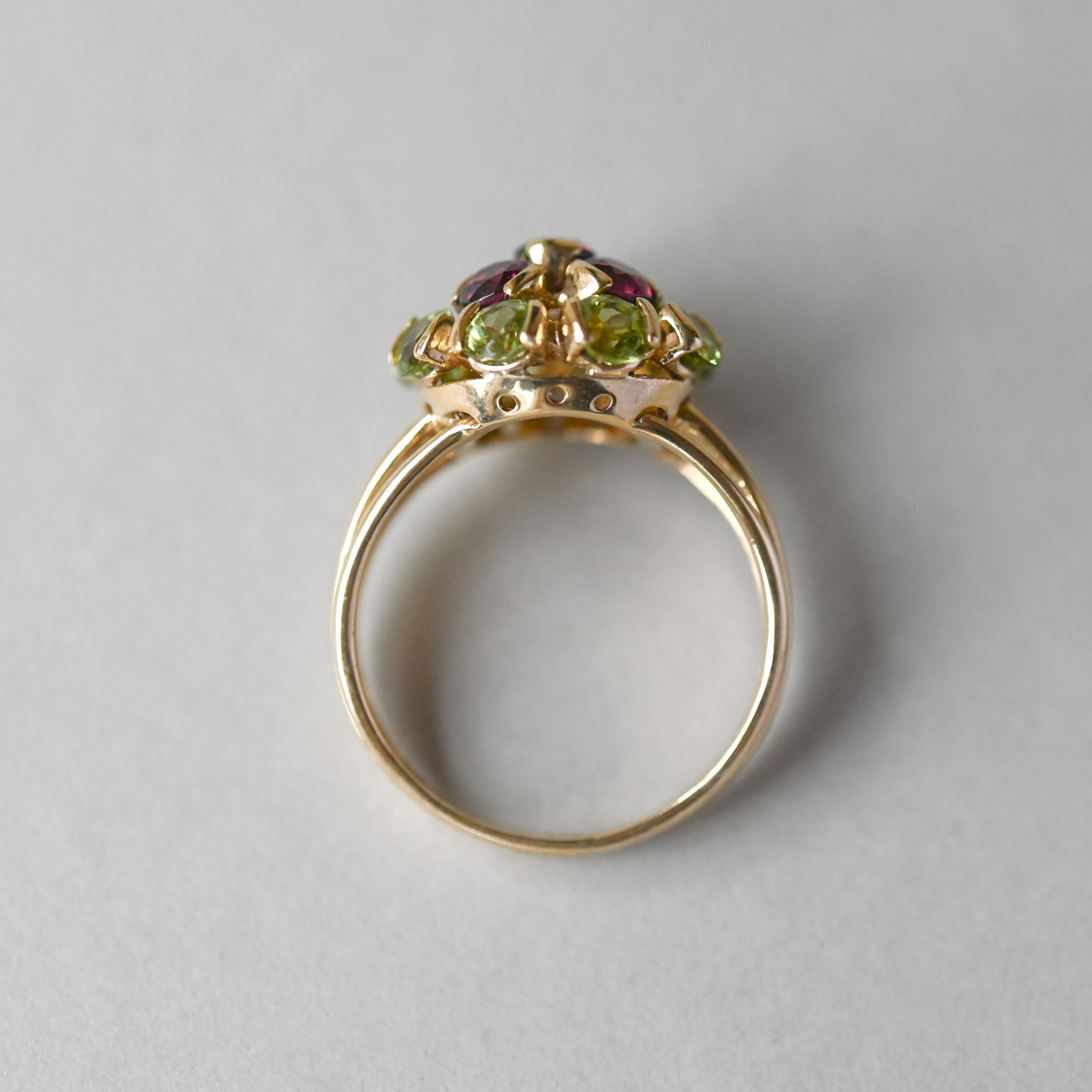 Contemporary 9ct gold peridot and garnet floral cluster ring - Image 3