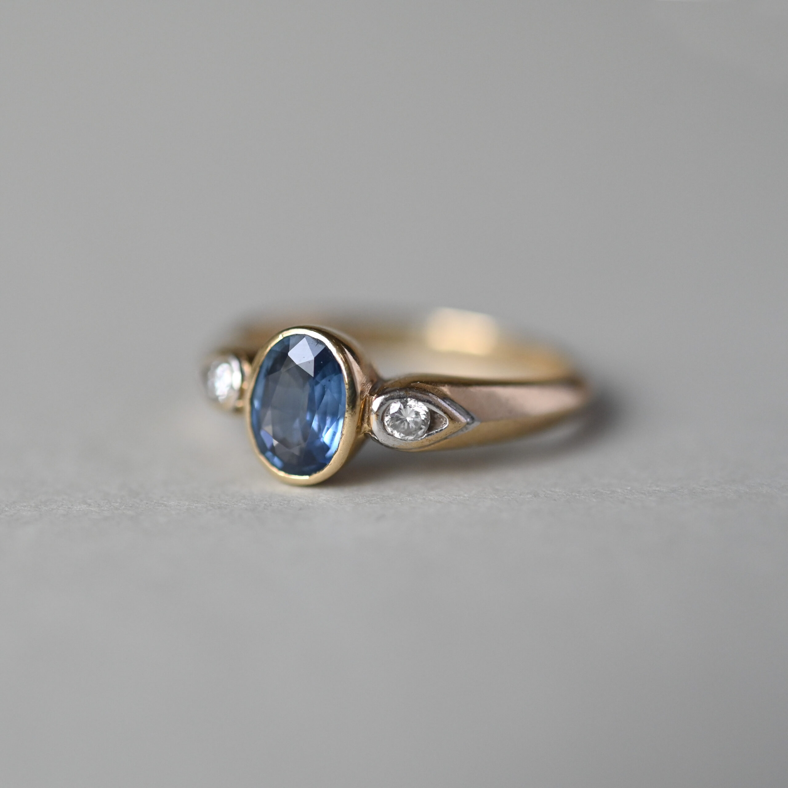 Contemporary 9ct gold sapphire and diamond three stone ring - Image 3