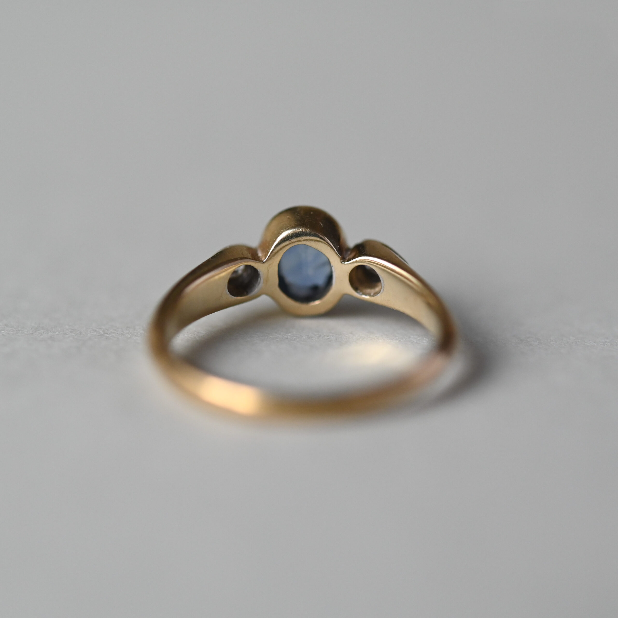 Contemporary 9ct gold sapphire and diamond three stone ring - Image 5