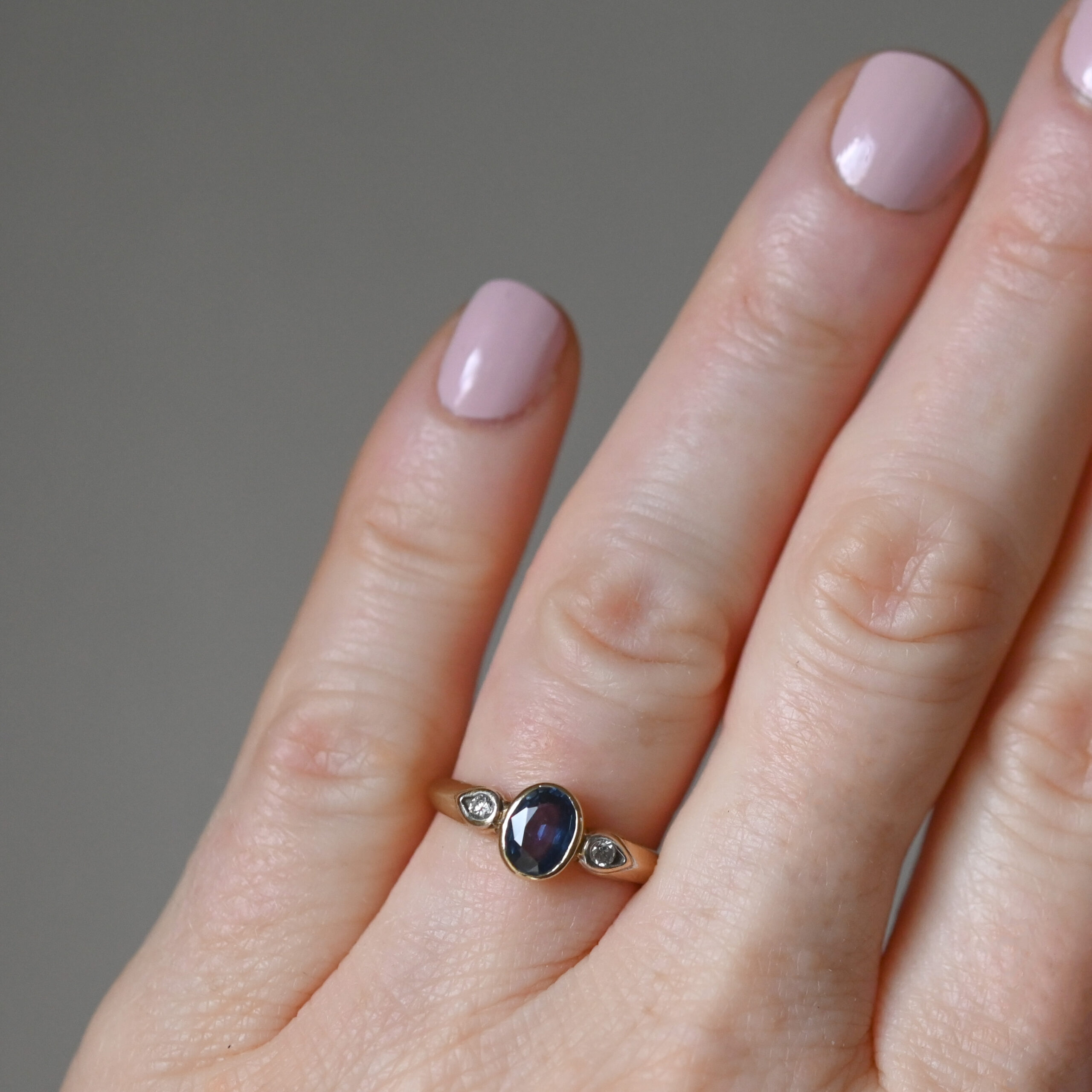 Contemporary 9ct gold sapphire and diamond three stone ring - Image 4
