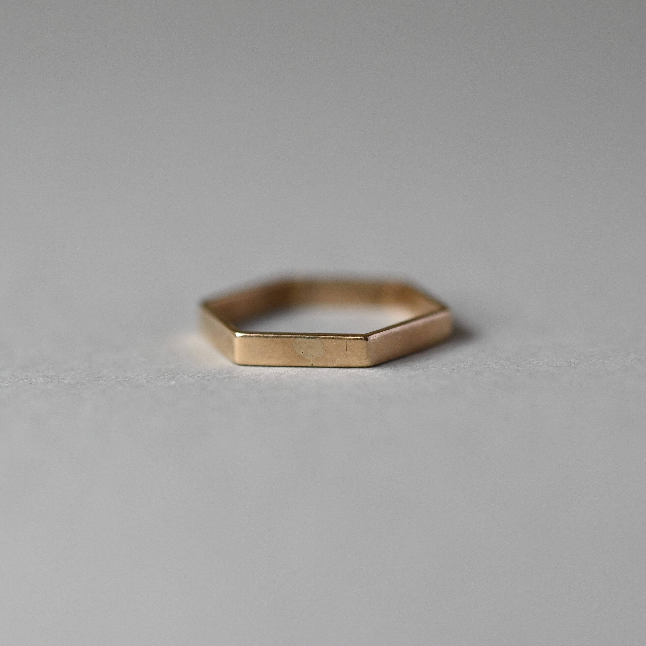 Cutie 9ct gold hexagonal stacking band ring