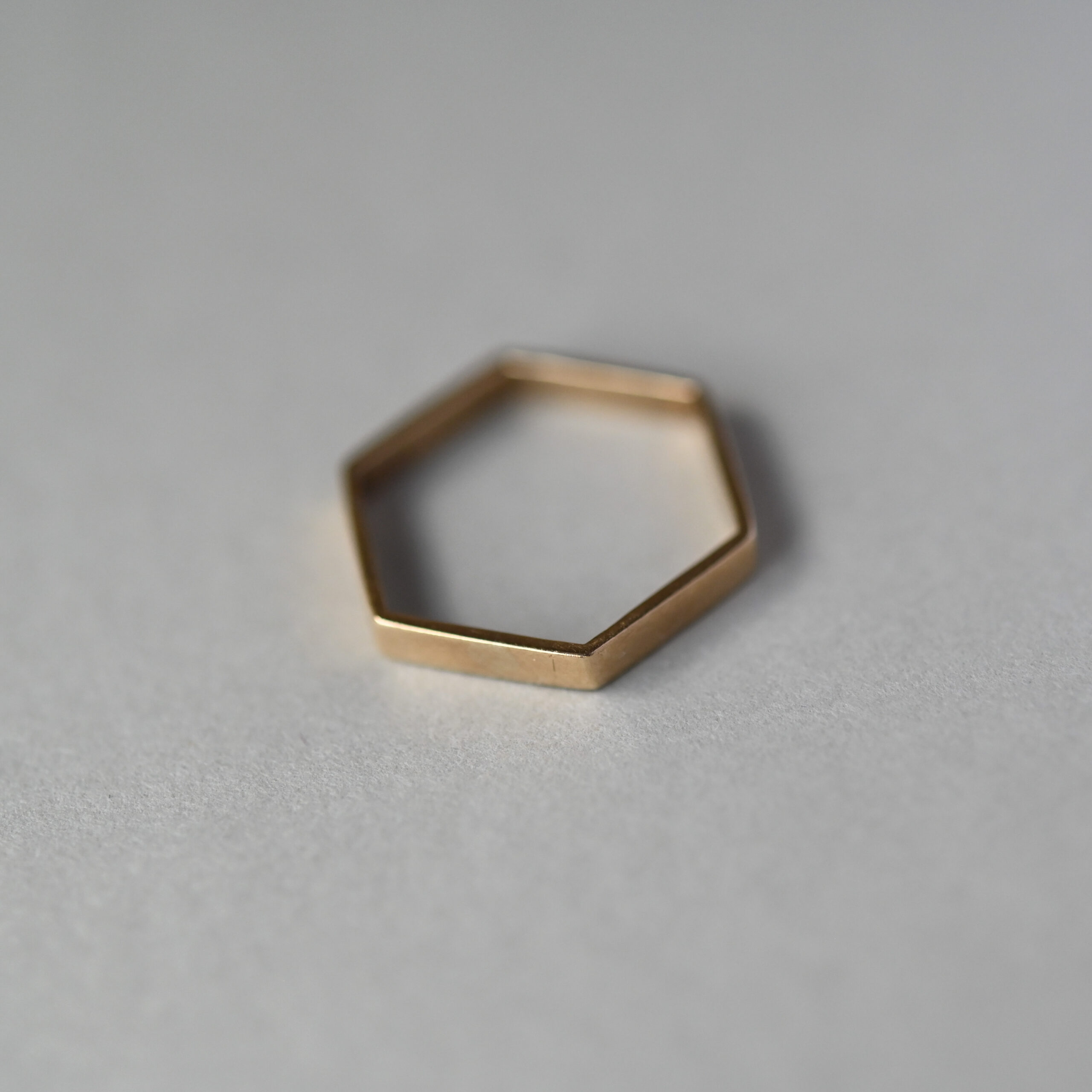 Cutie 9ct gold hexagonal stacking band ring - Image 2