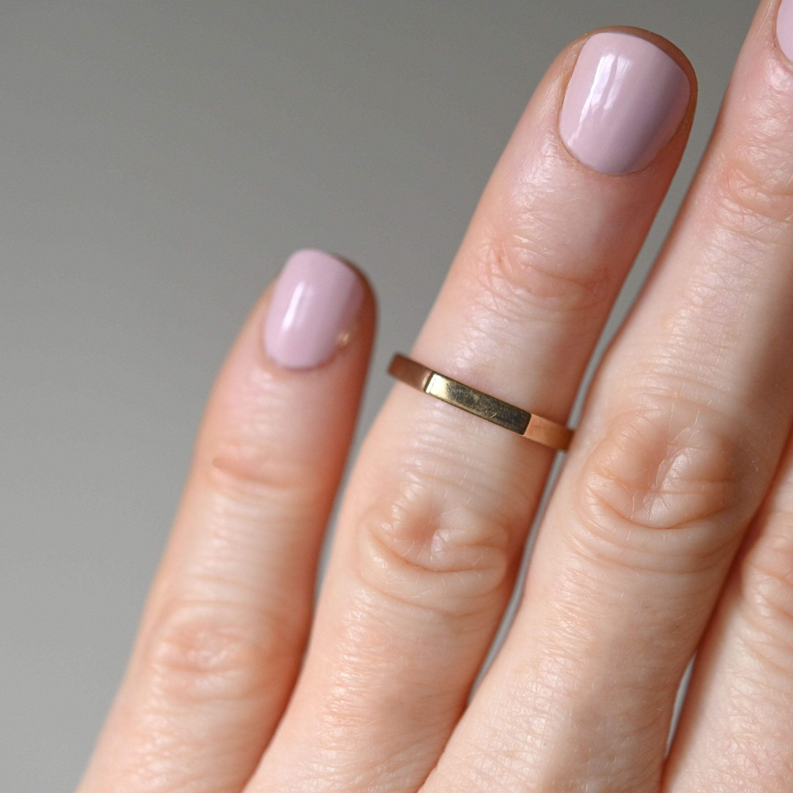 Cutie 9ct gold hexagonal stacking band ring - Image 4