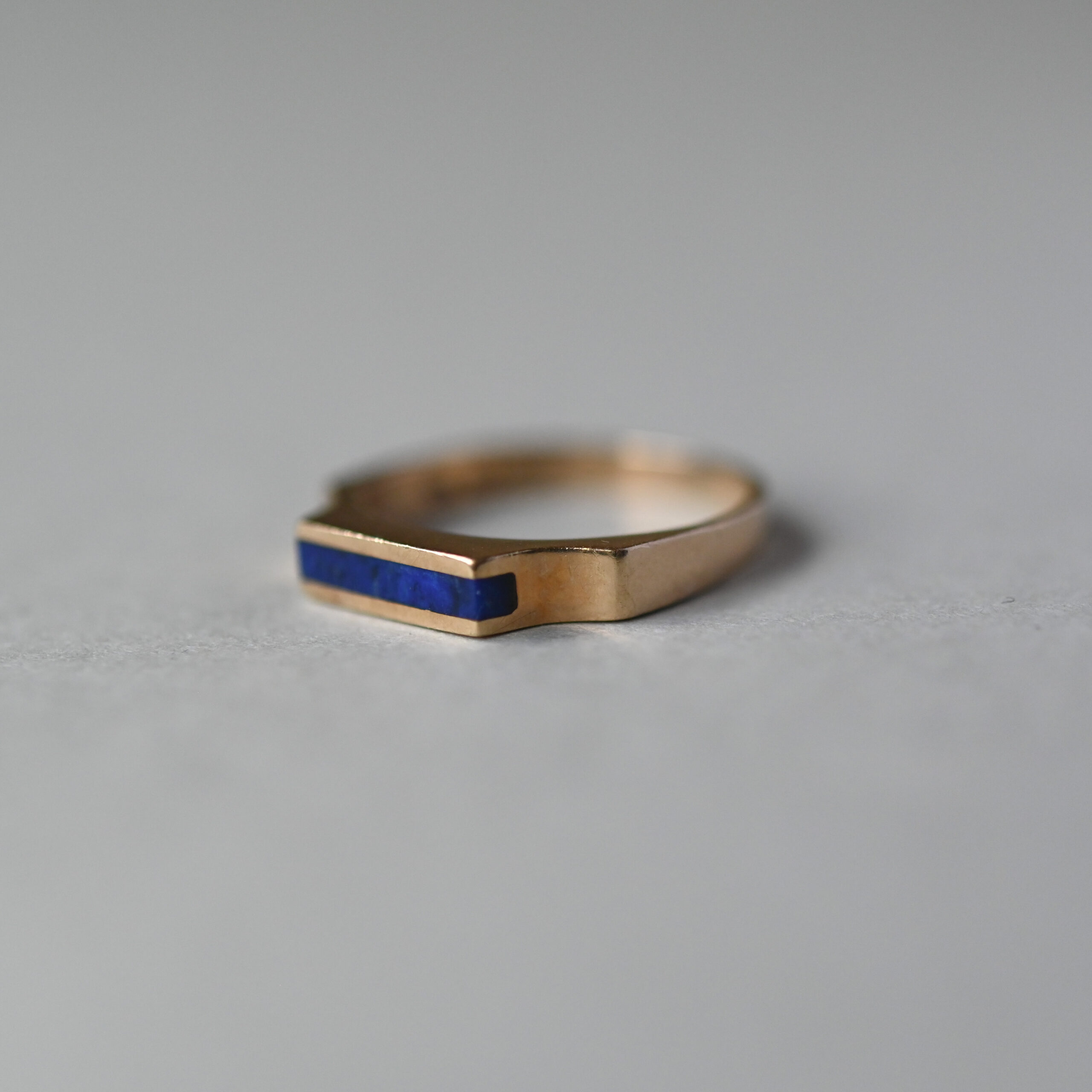 Cutie 9ct gold lapis lazuli geometric stacking ring - Image 2