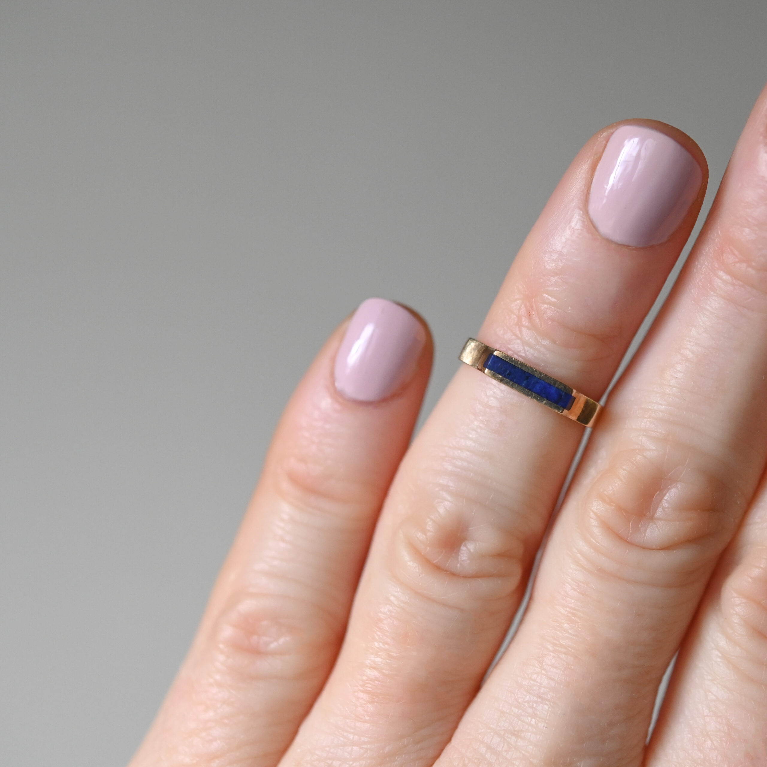 Cutie 9ct gold lapis lazuli geometric stacking ring - Image 3