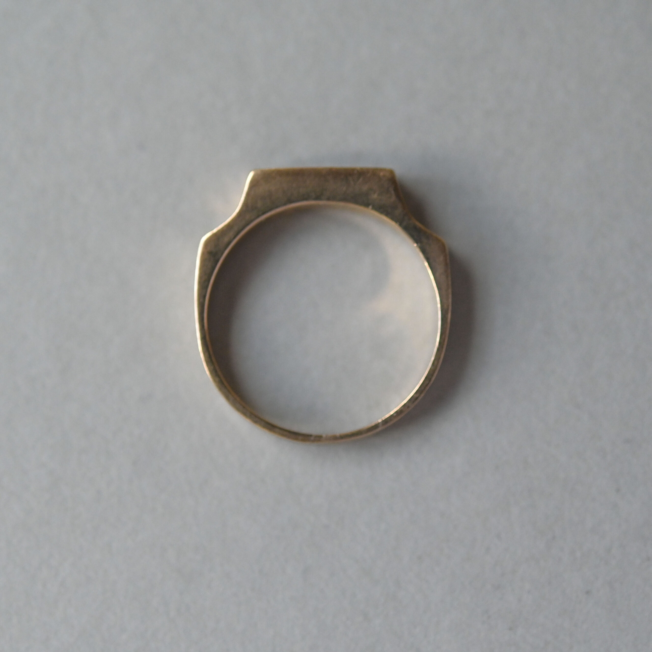 Cutie 9ct gold lapis lazuli geometric stacking ring - Image 4