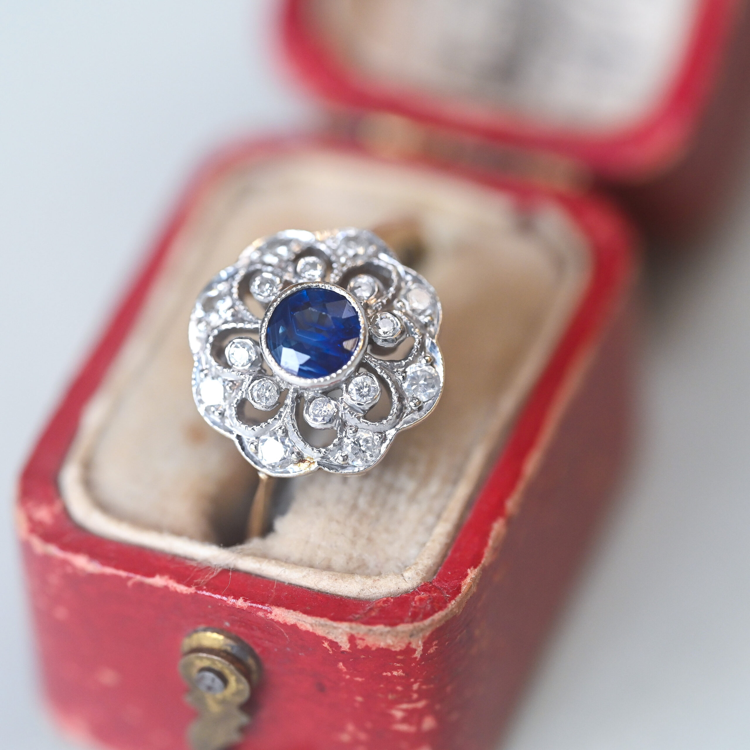 Aesthetic 14ct gold sapphire and diamond floral lace ring c.1930s - Image 2