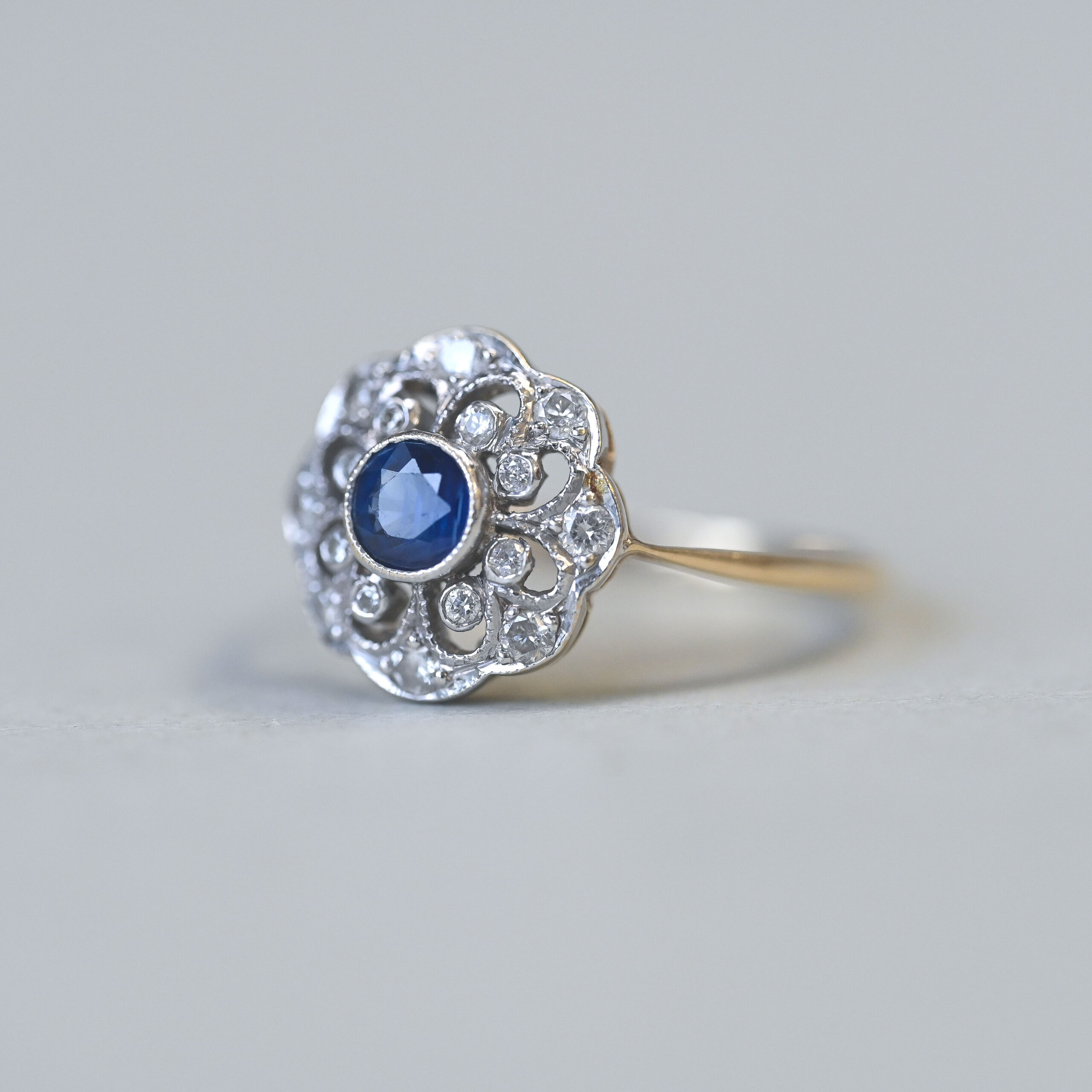 Aesthetic 14ct gold sapphire and diamond floral lace ring c.1930s - Image 3