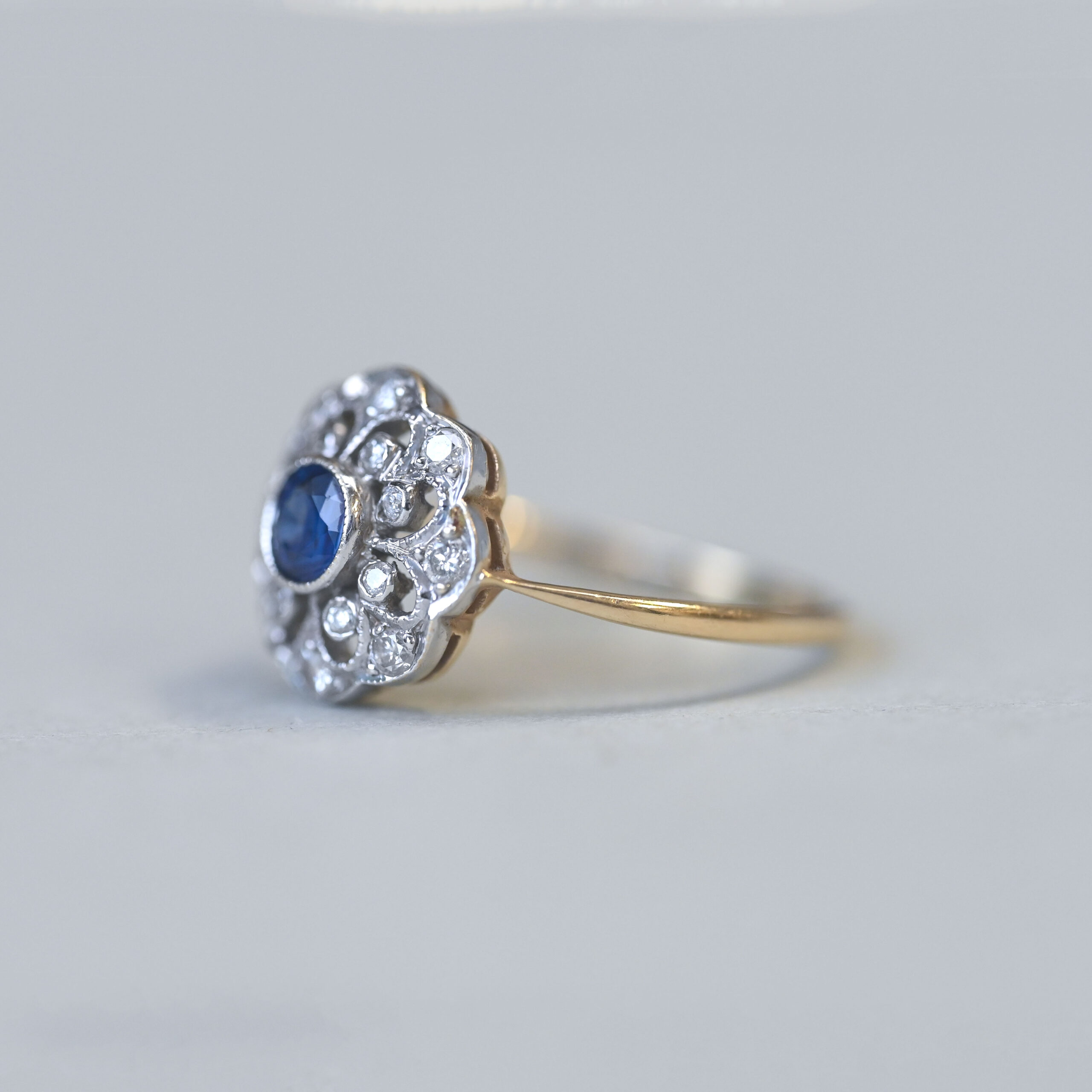 Aesthetic 14ct gold sapphire and diamond floral lace ring c.1930s - Image 4