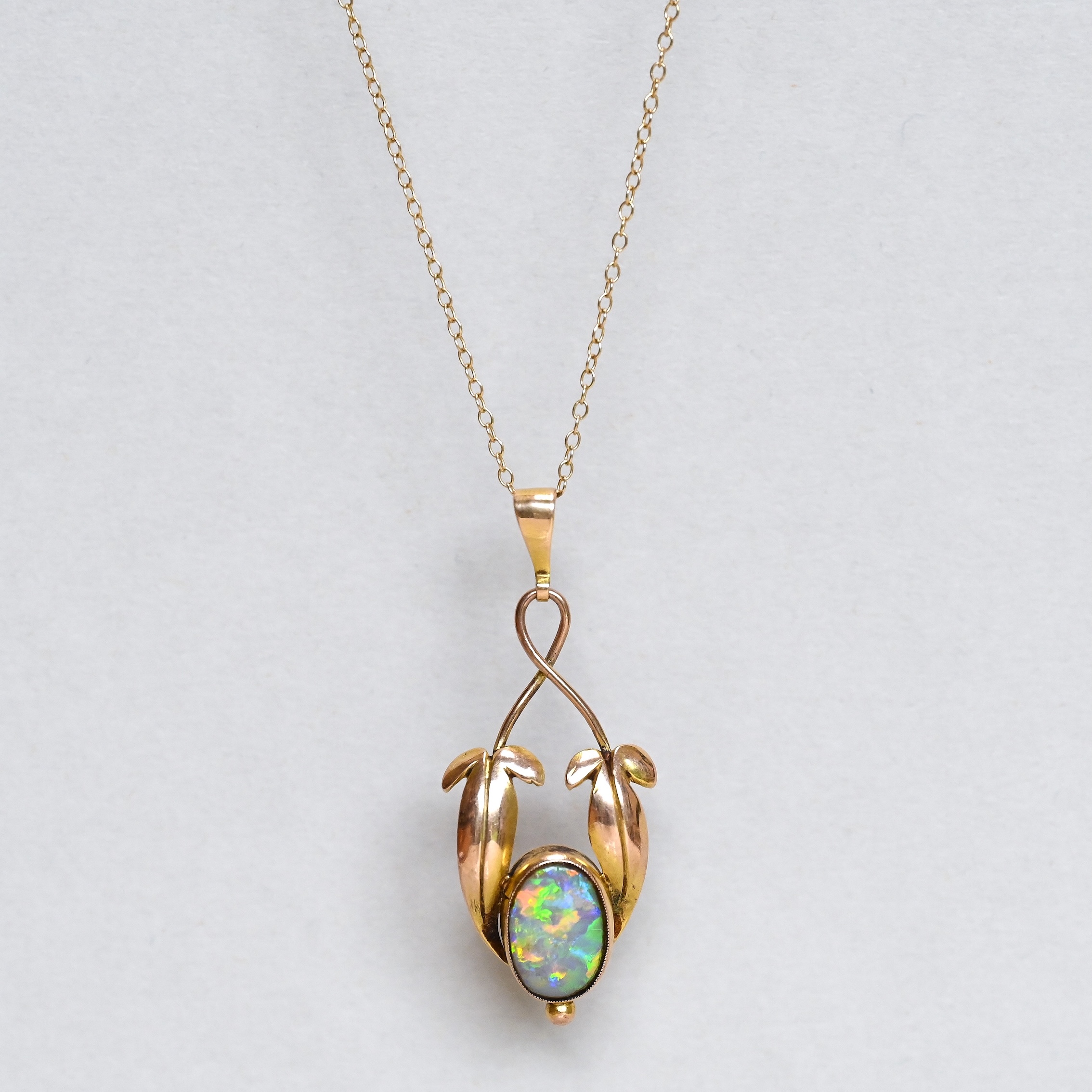 Vintage 9ct gold opal leafy pendant - Image 2