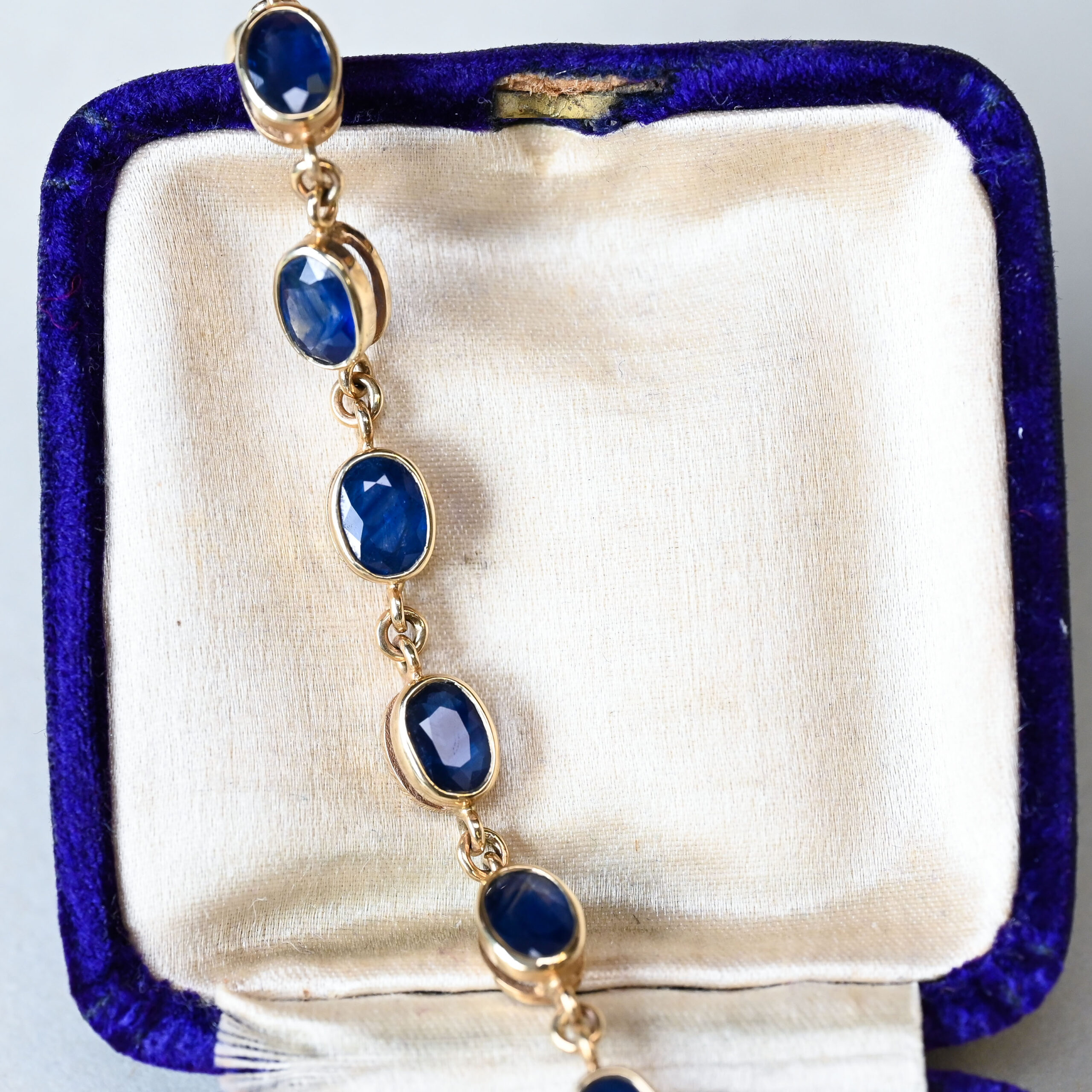 Contemporary 9ct gold sapphire tennis bracelet - Image 2