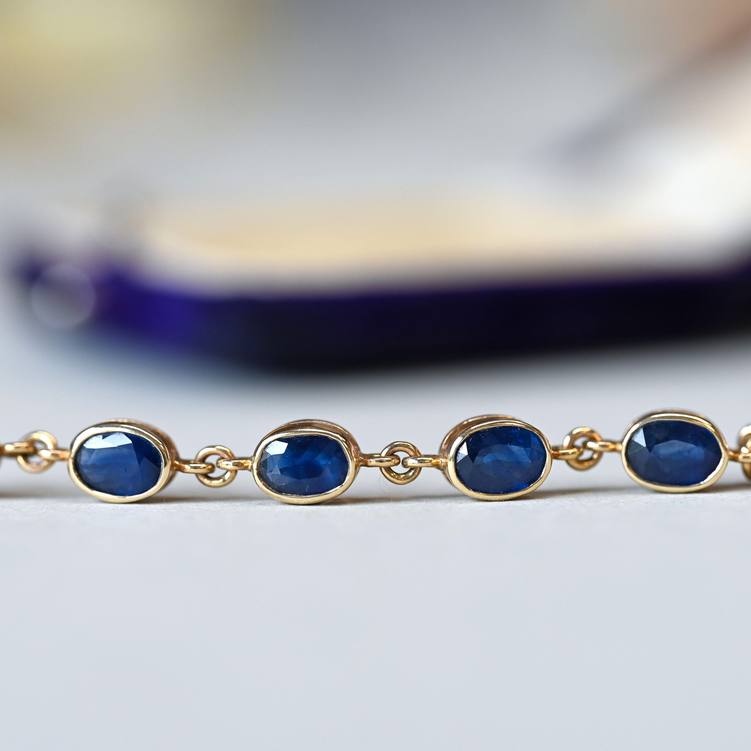 Contemporary 9ct gold sapphire tennis bracelet - Image 3