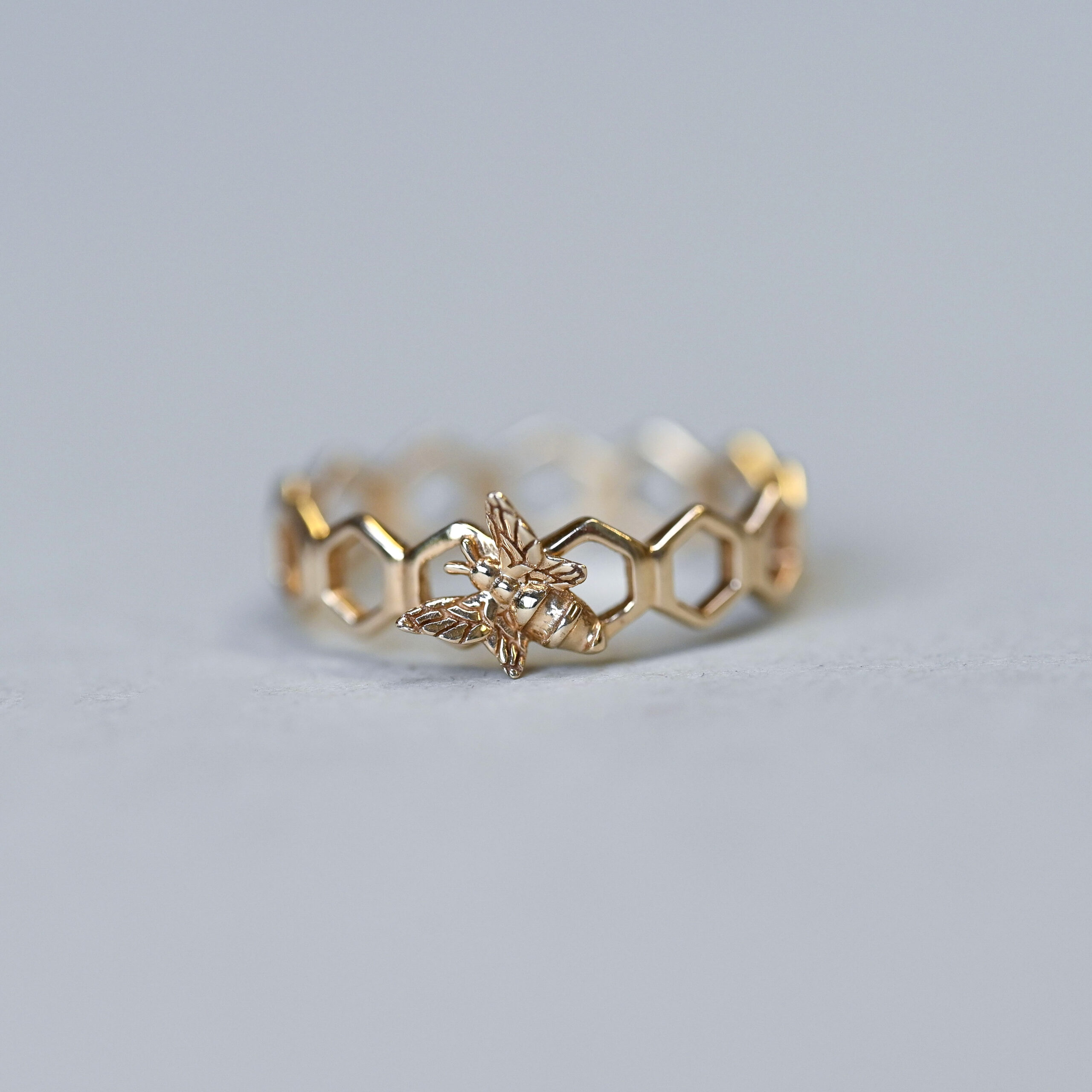 Contemporary 9ct gold bee and honey comb band ring