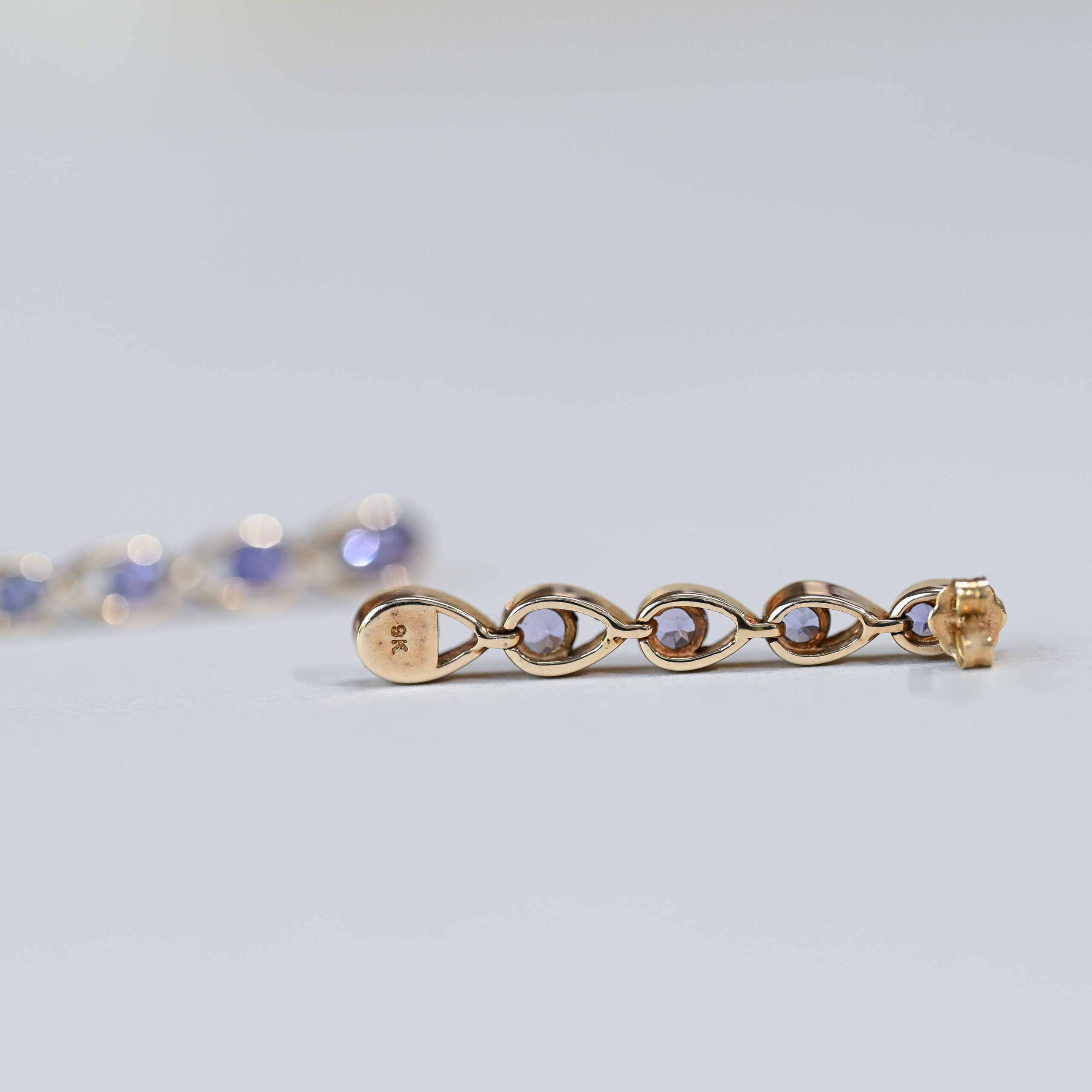 Contemporary pair of 9ct gold tanzanite drop earrings - Image 3